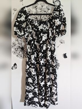Black & White Floral Smocked Women's Dress